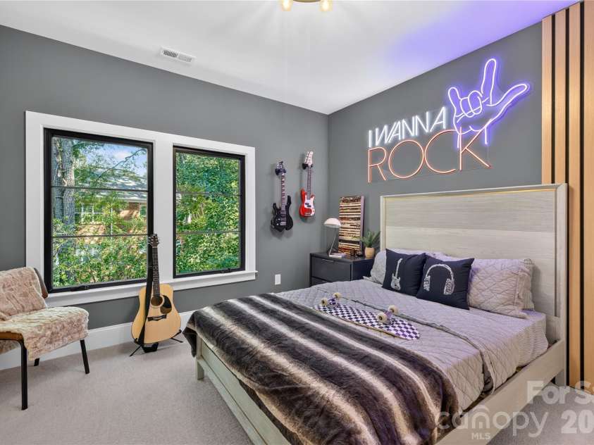 5555 Fairview Road, Charlotte, NC 28209.  MLS# CAR4398045, YatesRealty ID 33935. 