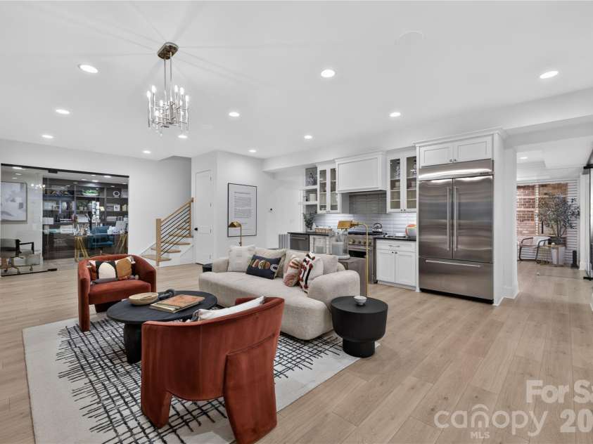 5555 Fairview Road, Charlotte, NC 28209.  MLS# CAR4398045, YatesRealty ID 33935. 