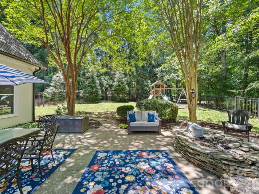 1027 Dan Maples Drive, Cramerton, NC 28032.  MLS# CAR4387353, YatesRealty ID 33938. 
