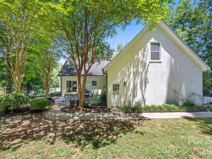 1027 Dan Maples Drive, Cramerton, NC 28032.  MLS# CAR4387353, YatesRealty ID 33938. 