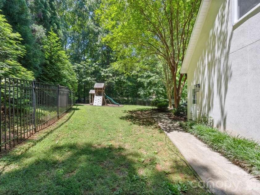 1027 Dan Maples Drive, Cramerton, NC 28032.  MLS# CAR4387353, YatesRealty ID 33938. 