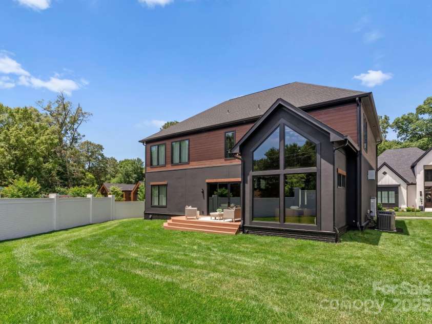 5432 Carmel Road, Charlotte, NC 28210.  MLS# CAR4262929, YatesRealty ID 33938. 5432 Carmel Road