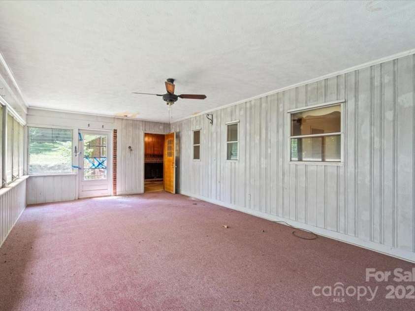 5000 Hoover Drive, Charlotte, NC 28269.  MLS# CAR4291695, YatesRealty ID 33939. 