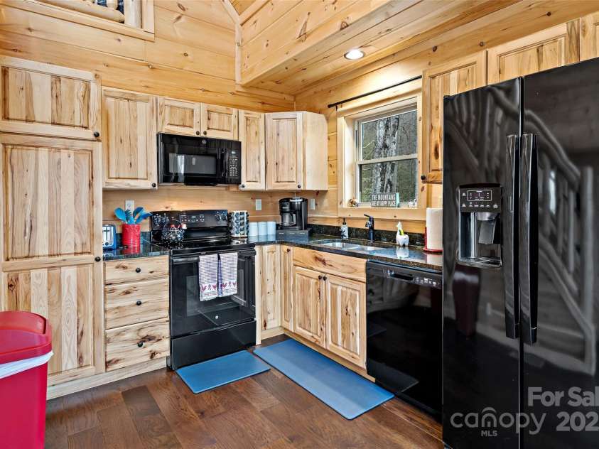 67/69 Flat Top Mountain Road, Fairview, NC 28730.  MLS# CAR4218998, YatesRealty ID 3394. 