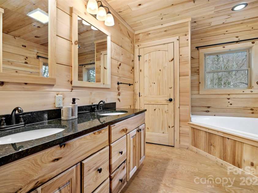 67/69 Flat Top Mountain Road, Fairview, NC 28730.  MLS# CAR4218998, YatesRealty ID 3394. 