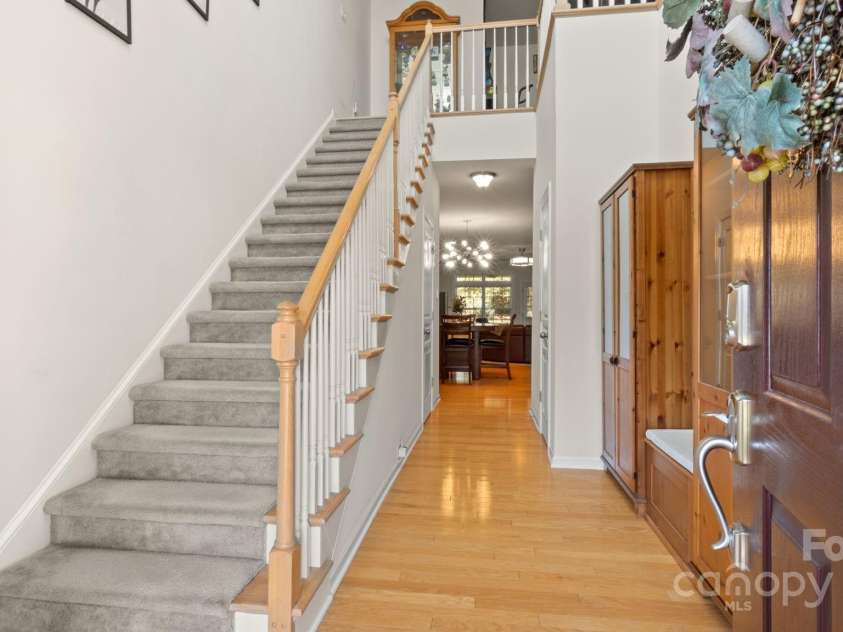 8534 Loxton Circle, Charlotte, NC 28214.  MLS# CAR4232602, YatesRealty ID 3394. Light, bright grand 2-story entry