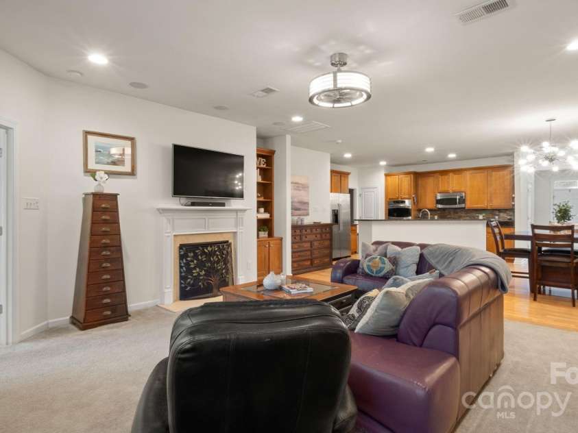 8534 Loxton Circle, Charlotte, NC 28214.  MLS# CAR4232602, YatesRealty ID 3394. Open flow perfect for entertaining!