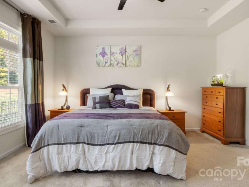 8534 Loxton Circle, Charlotte, NC 28214.  MLS# CAR4232602, YatesRealty ID 3394. Spacious and bright primary ensuite