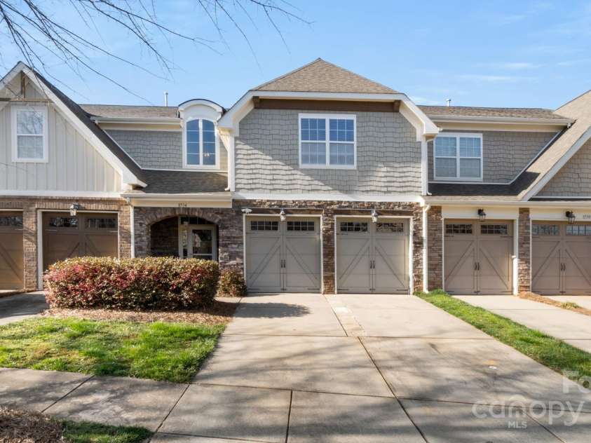 8534 Loxton Circle, Charlotte, NC 28214.  MLS# CAR4232602, YatesRealty ID 3394. Welcome home to 8534 Loxton Circle!