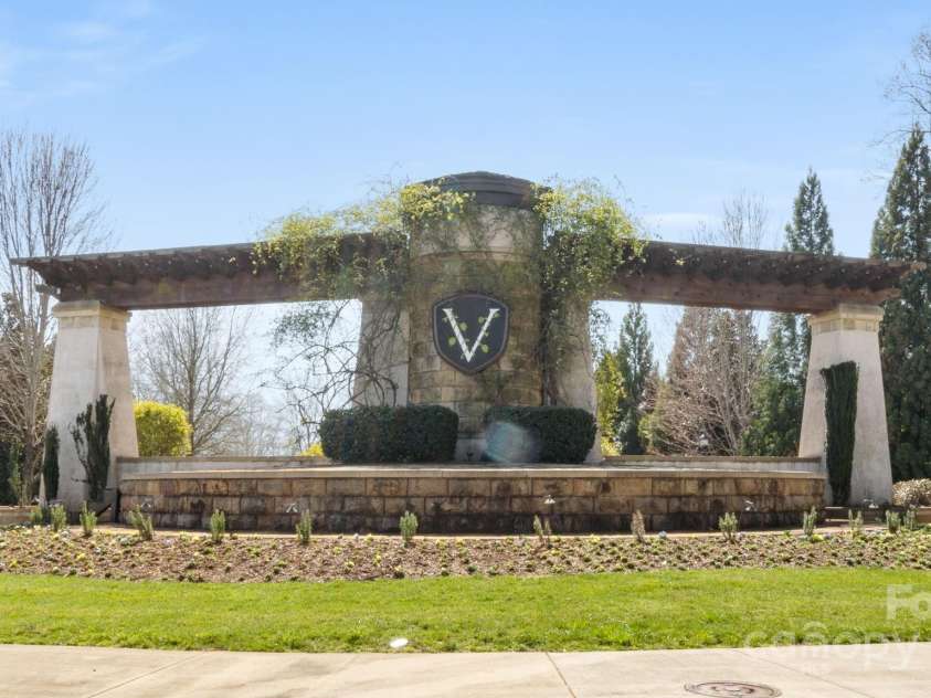 8534 Loxton Circle, Charlotte, NC 28214.  MLS# CAR4232602, YatesRealty ID 3394. Welcome to the resort style community, The Vineyards on Lake Wylie! Enjoy the resort-style amenities!