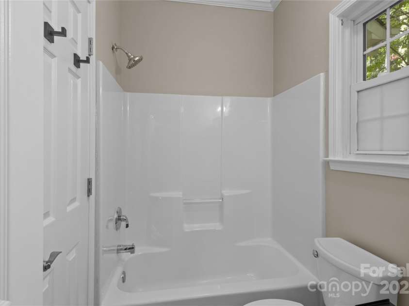 16923 Laureate Road, Huntersville, NC 28078.  MLS# CAR4286306, YatesRealty ID 33940. 1st floor full bath