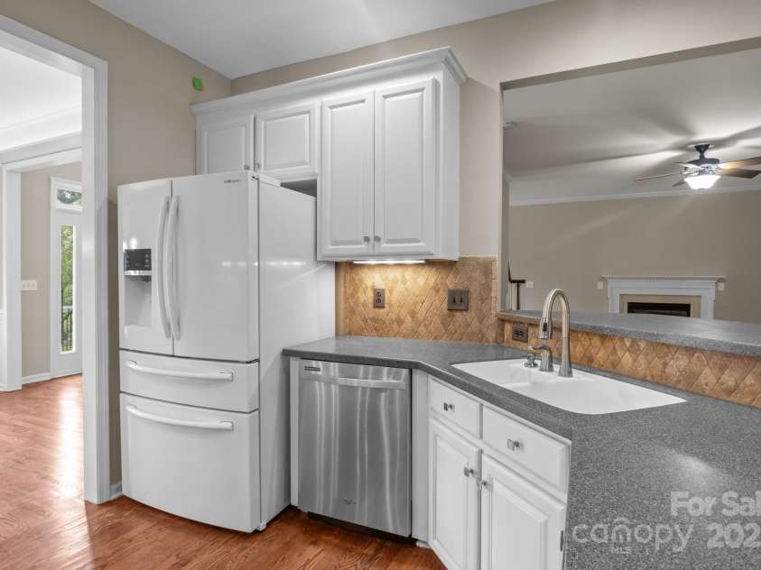 16923 Laureate Road, Huntersville, NC 28078.  MLS# CAR4286306, YatesRealty ID 33940. All kitchen appliances remain