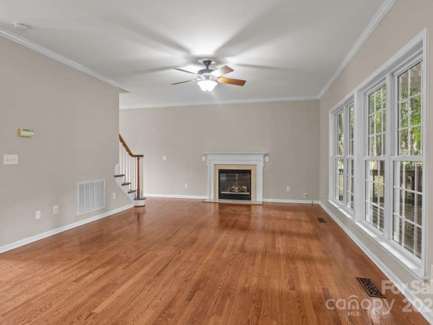 16923 Laureate Road, Huntersville, NC 28078.  MLS# CAR4286306, YatesRealty ID 33940. Great room
