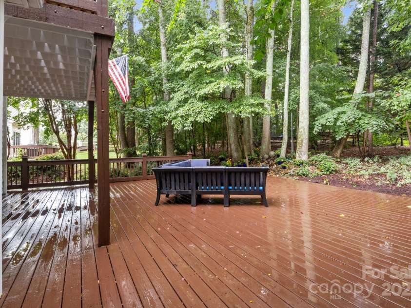 16923 Laureate Road, Huntersville, NC 28078.  MLS# CAR4286306, YatesRealty ID 33940. Huge deck and wooded back yard