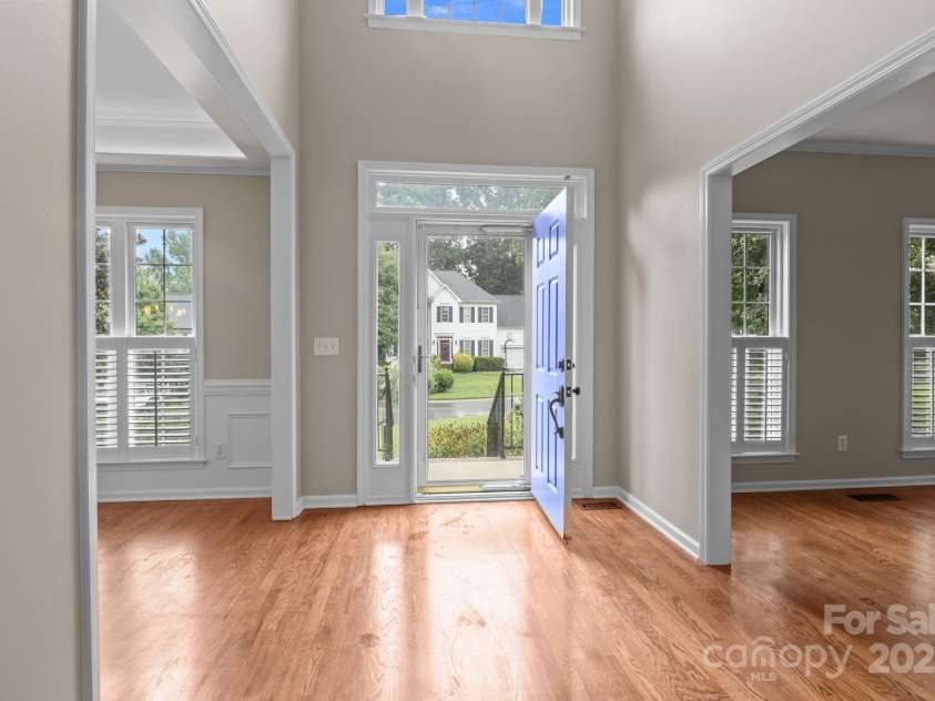 16923 Laureate Road, Huntersville, NC 28078.  MLS# CAR4286306, YatesRealty ID 33940. Two story entryway