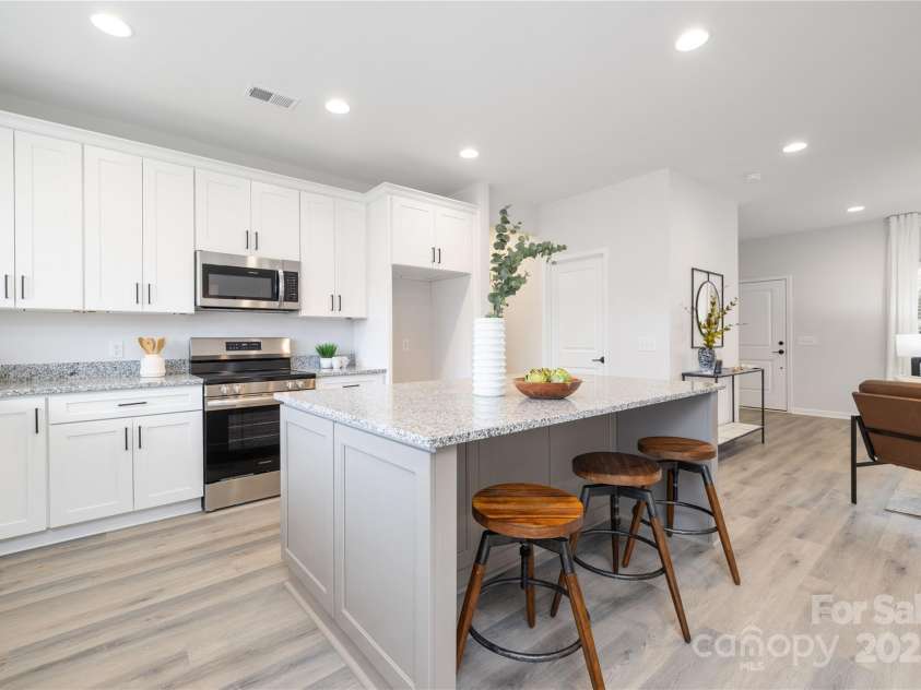 250 Greenway Drive, Salisbury, NC 28144.  MLS# CAR4290380, YatesRealty ID 33941. 