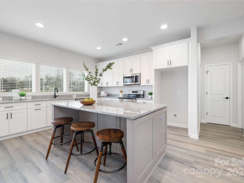 250 Greenway Drive, Salisbury, NC 28144.  MLS# CAR4290380, YatesRealty ID 33941. 
