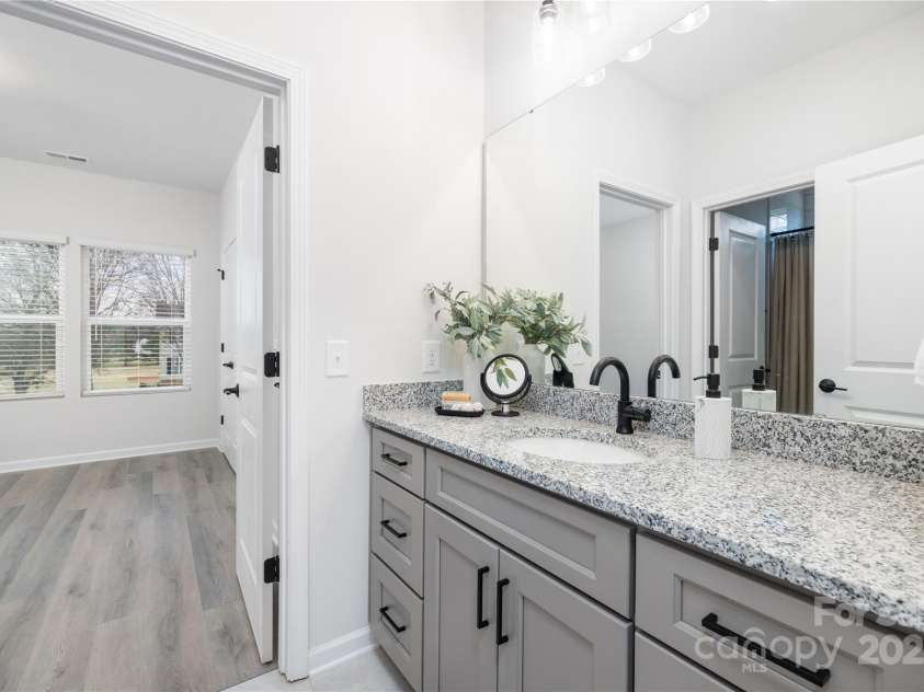 250 Greenway Drive, Salisbury, NC 28144.  MLS# CAR4290380, YatesRealty ID 33941. 