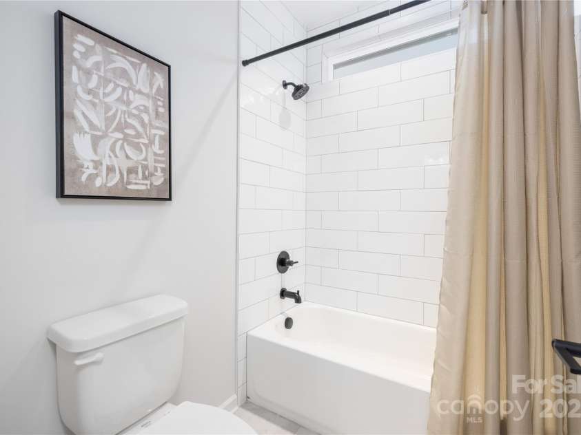 250 Greenway Drive, Salisbury, NC 28144.  MLS# CAR4290380, YatesRealty ID 33941. 