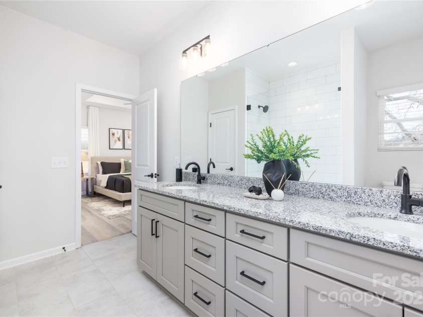 250 Greenway Drive, Salisbury, NC 28144.  MLS# CAR4290380, YatesRealty ID 33941. 