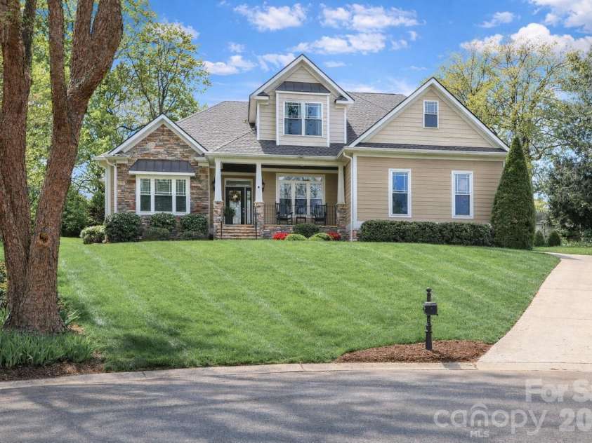 909 Argyle Court, Statesville, NC 28677.  MLS# CAR4374893, YatesRealty ID 33941. 
