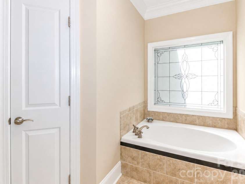 909 Argyle Court, Statesville, NC 28677.  MLS# CAR4374893, YatesRealty ID 33941. 