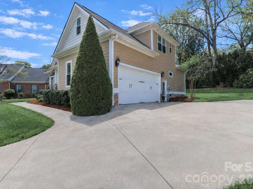 909 Argyle Court, Statesville, NC 28677.  MLS# CAR4374893, YatesRealty ID 33941. 