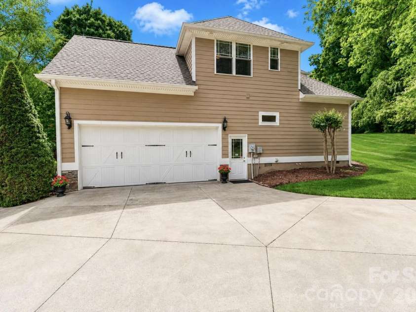 909 Argyle Court, Statesville, NC 28677.  MLS# CAR4374893, YatesRealty ID 33941. 