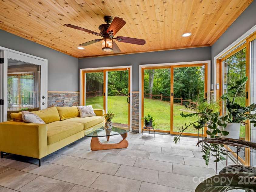 513 Sondley Road, Asheville, NC 28805.  MLS# CAR4285378, YatesRealty ID 33942. 