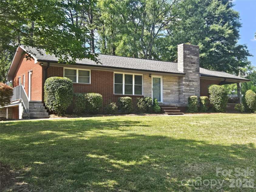 557 Goldmoor Drive, Concord, NC 28025.  MLS# CAR4385029, YatesRealty ID 33942. 