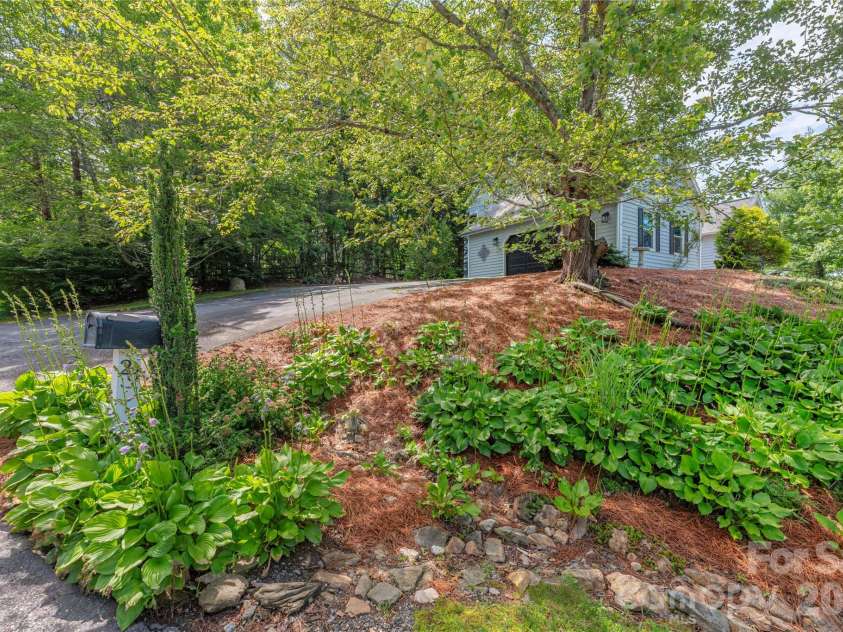 23 Moriah Lane, Asheville, NC 28803.  MLS# CAR4396349, YatesRealty ID 33943. 