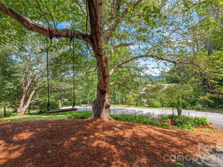 23 Moriah Lane, Asheville, NC 28803.  MLS# CAR4396349, YatesRealty ID 33943. 