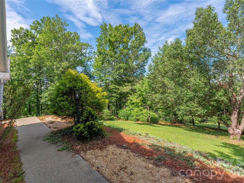 23 Moriah Lane, Asheville, NC 28803.  MLS# CAR4396349, YatesRealty ID 33943. 