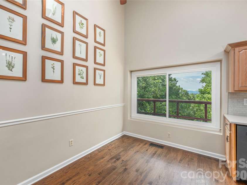 23 Moriah Lane, Asheville, NC 28803.  MLS# CAR4396349, YatesRealty ID 33943. 