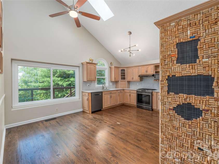 23 Moriah Lane, Asheville, NC 28803.  MLS# CAR4396349, YatesRealty ID 33943. 