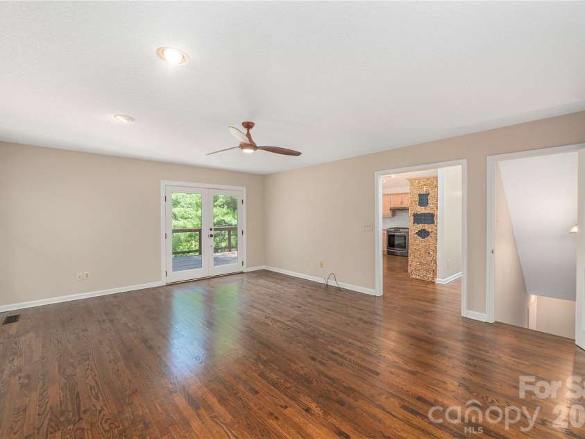 23 Moriah Lane, Asheville, NC 28803.  MLS# CAR4396349, YatesRealty ID 33943. 