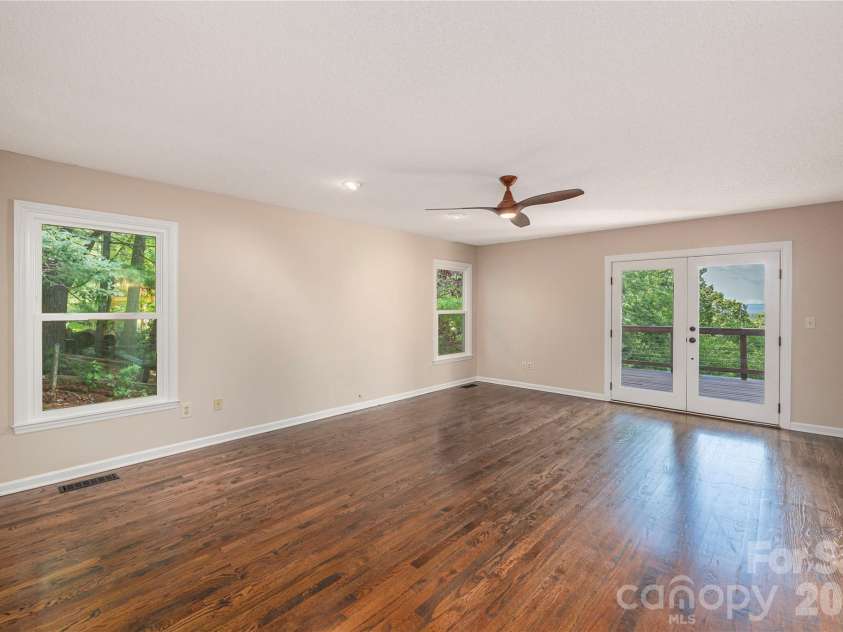 23 Moriah Lane, Asheville, NC 28803.  MLS# CAR4396349, YatesRealty ID 33943. 
