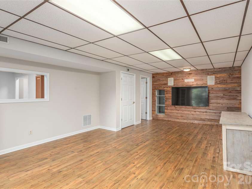 23 Moriah Lane, Asheville, NC 28803.  MLS# CAR4396349, YatesRealty ID 33943. 