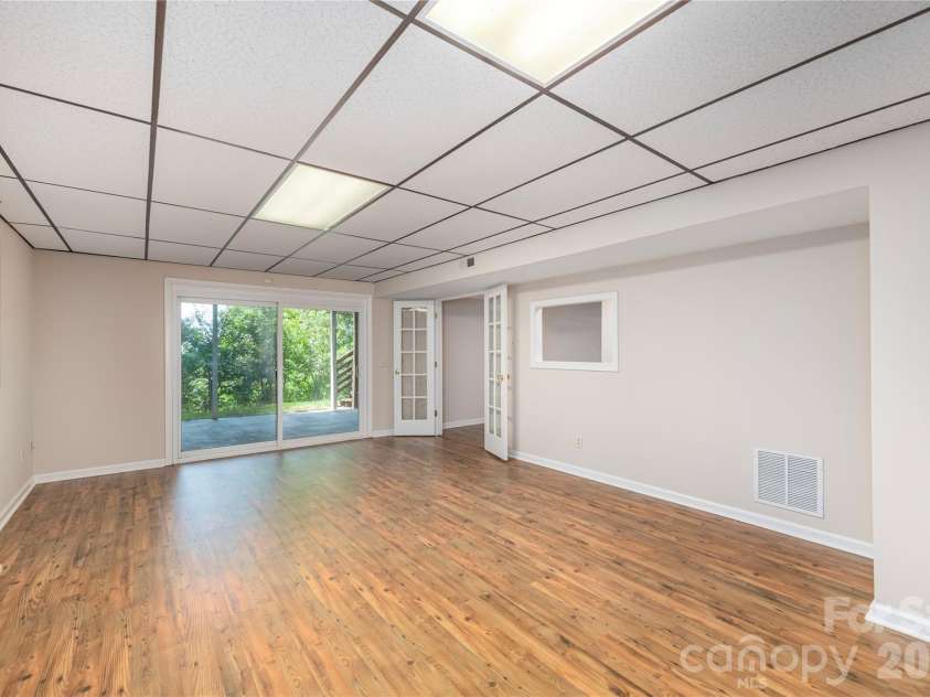 23 Moriah Lane, Asheville, NC 28803.  MLS# CAR4396349, YatesRealty ID 33943. 
