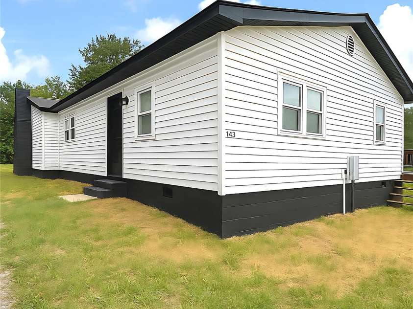 143 Harvest Drive, Kings Mountain, NC 28086.  MLS# CAR4280680, YatesRealty ID 33944. 