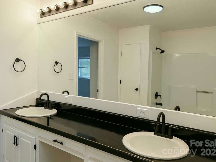 143 Harvest Drive, Kings Mountain, NC 28086.  MLS# CAR4280680, YatesRealty ID 33944. 