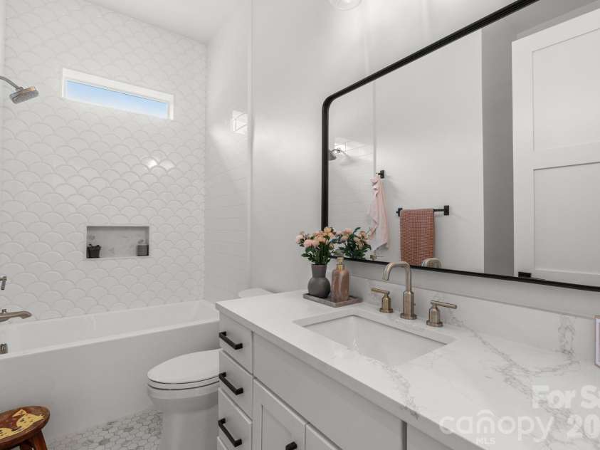 7 Temujin Drive, Leicester, NC 28748.  MLS# CAR4397809, YatesRealty ID 33945. 2nd Bathroom on the Main Level