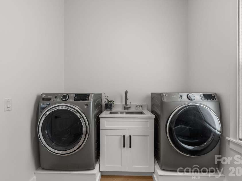7 Temujin Drive, Leicester, NC 28748.  MLS# CAR4397809, YatesRealty ID 33945. Raised washer & Dryer ( Main Laundry