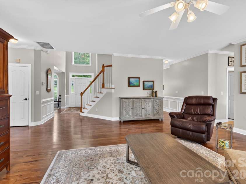 1900 Crestgate Drive, Waxhaw, NC 28173.  MLS# CAR4385753, YatesRealty ID 33946. Family room
