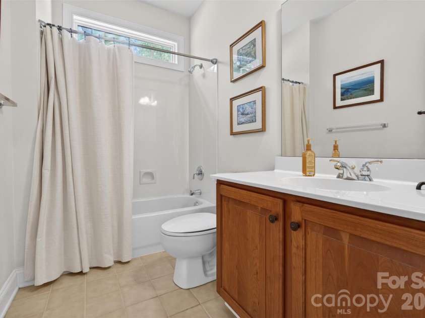 1900 Crestgate Drive, Waxhaw, NC 28173.  MLS# CAR4385753, YatesRealty ID 33946. First floor bathroom
