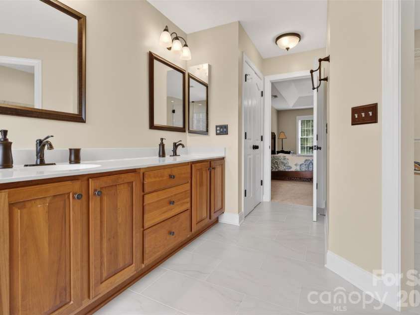 1900 Crestgate Drive, Waxhaw, NC 28173.  MLS# CAR4385753, YatesRealty ID 33946. Primary bath- upgraded