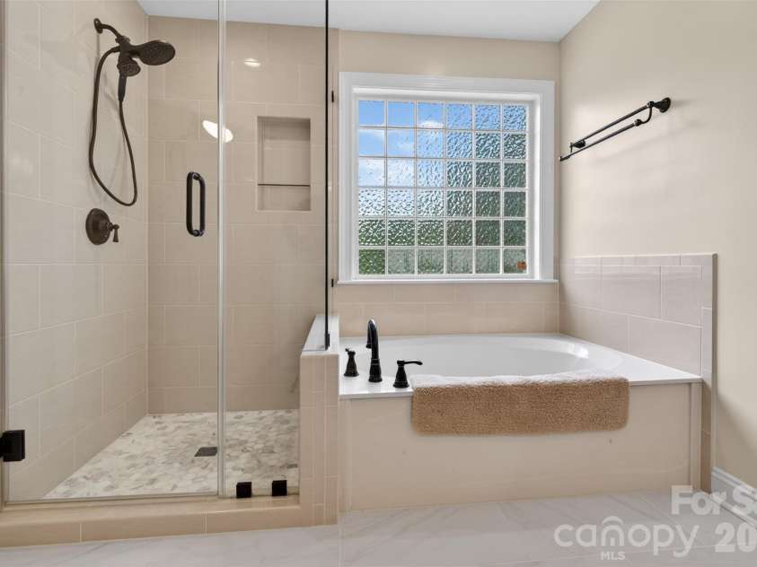 1900 Crestgate Drive, Waxhaw, NC 28173.  MLS# CAR4385753, YatesRealty ID 33946. Primary bath -upgraded recently