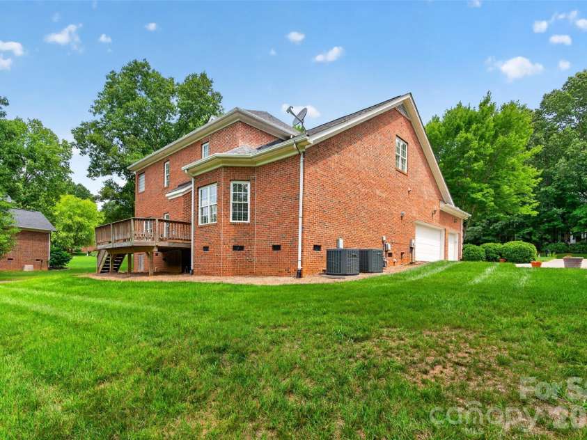 1900 Crestgate Drive, Waxhaw, NC 28173.  MLS# CAR4385753, YatesRealty ID 33946. Side