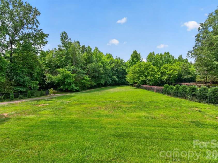 1900 Crestgate Drive, Waxhaw, NC 28173.  MLS# CAR4385753, YatesRealty ID 33946. Spacious backyard