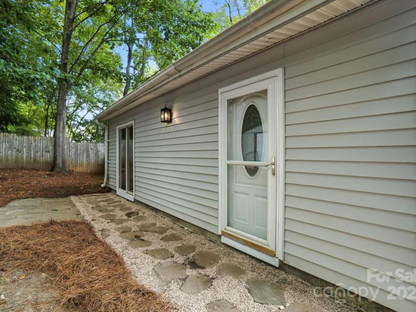 506 Lisa Carol Drive, Mooresville, NC 28115.  MLS# CAR4287878, YatesRealty ID 33946. 